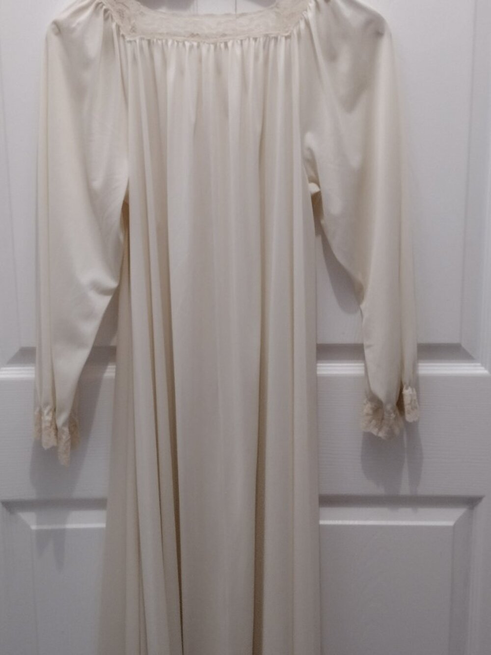 Vintage Komar Cream Lace Trim Nightgown Maxi Gown Small 100% Antron Nylon - Picture 4 of 9